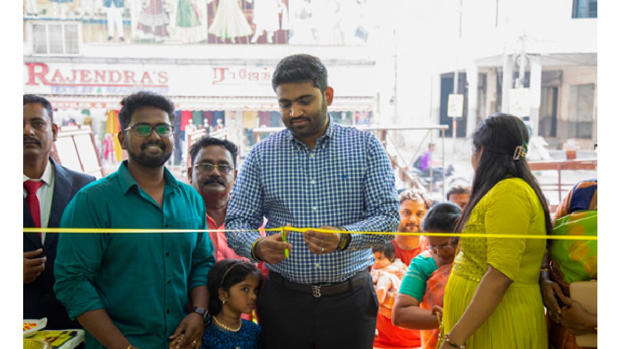 Balloon decoration for shop opening